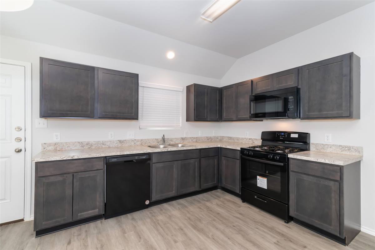 Apartment for rent at 8814 Lar-Ree Oaks Circle, Houston, TX 77028