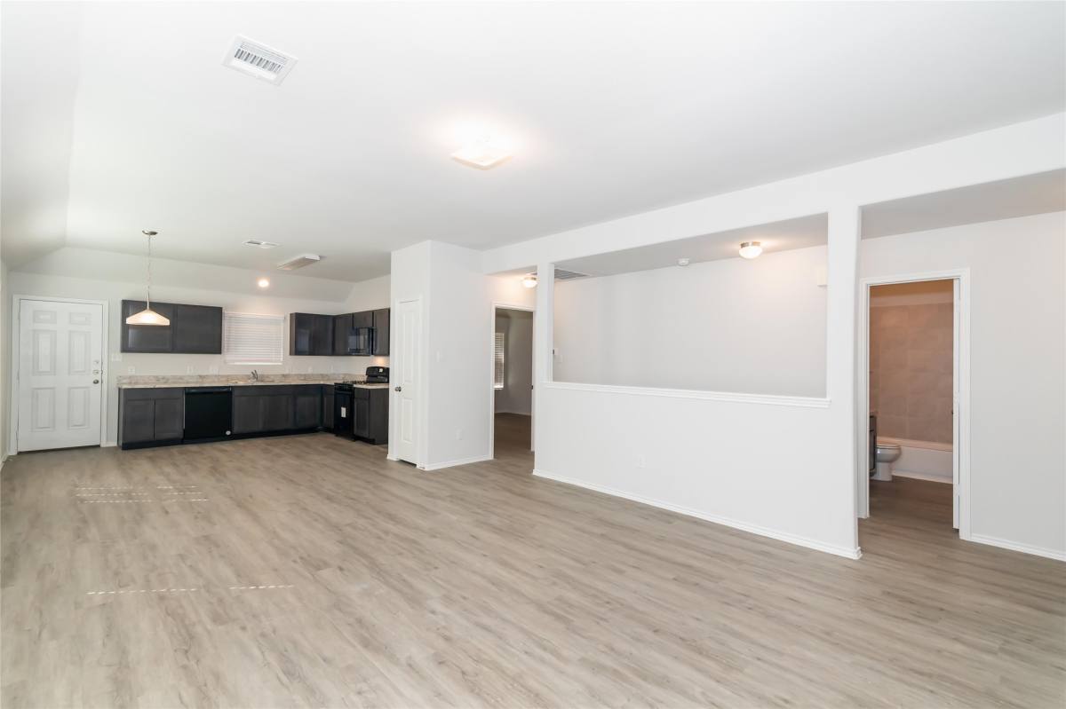 Apartment for rent at 8814 Lar-Ree Oaks Circle, Houston, TX 77028