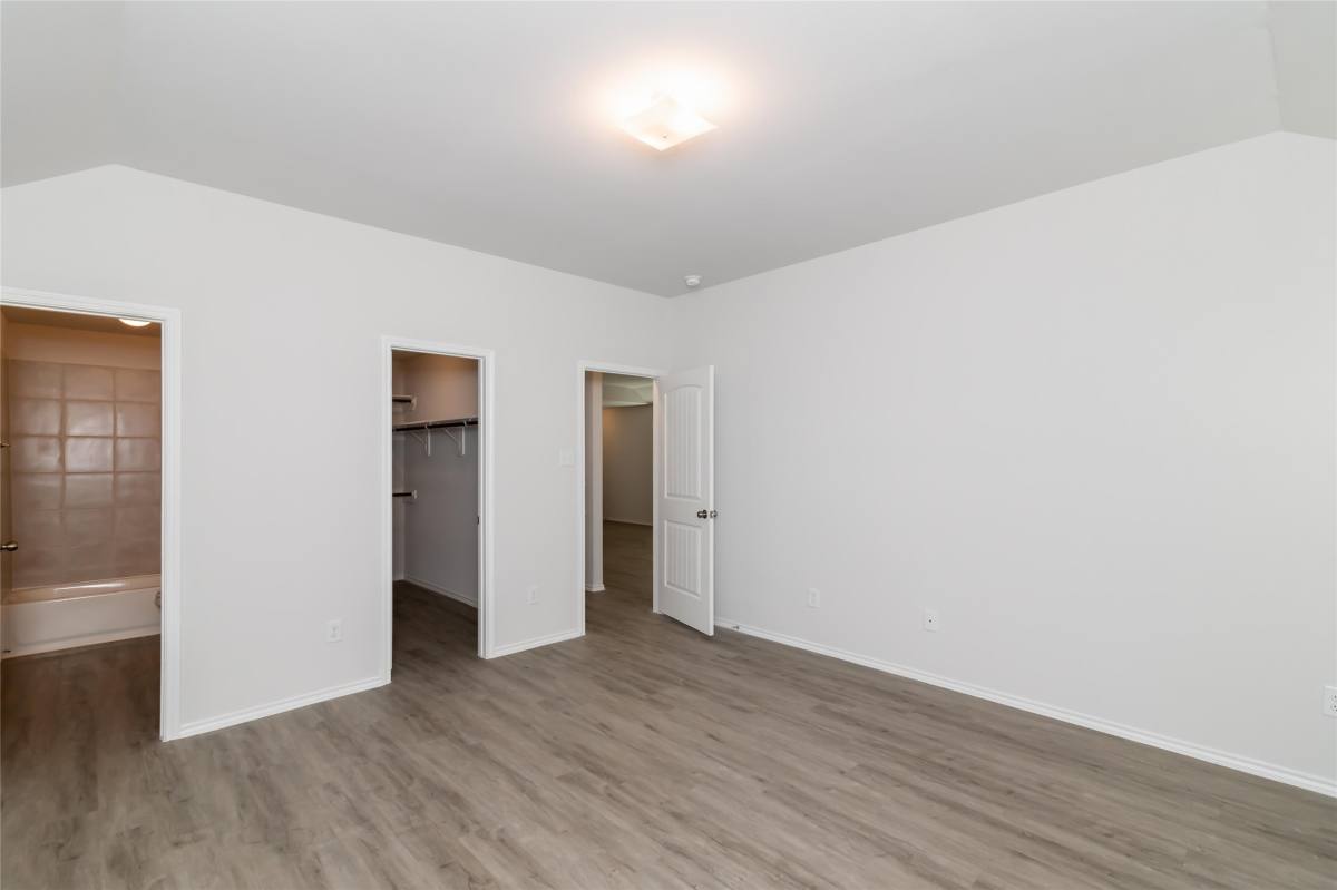 Apartment for rent at 8814 Lar-Ree Oaks Circle, Houston, TX 77028