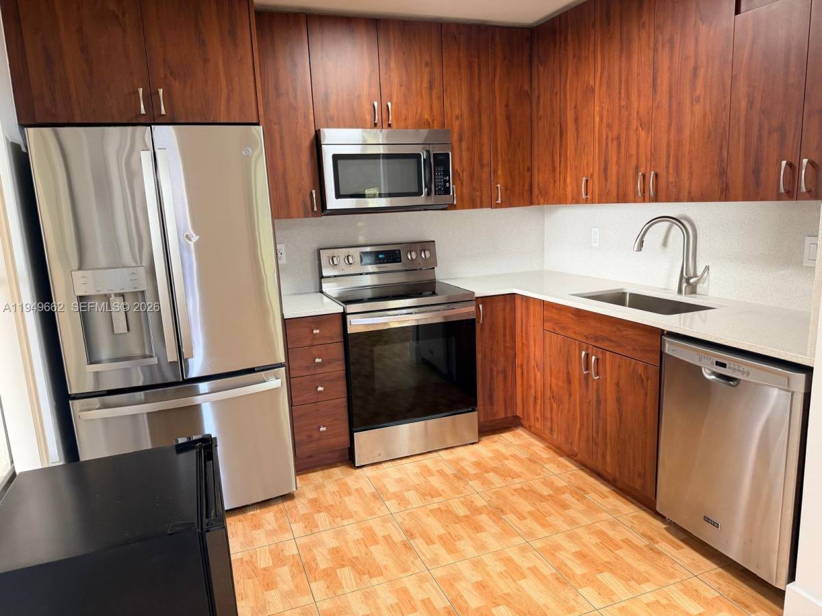 Apartment for rent at 11509 NW 10th St, Hollywood, FL 33026