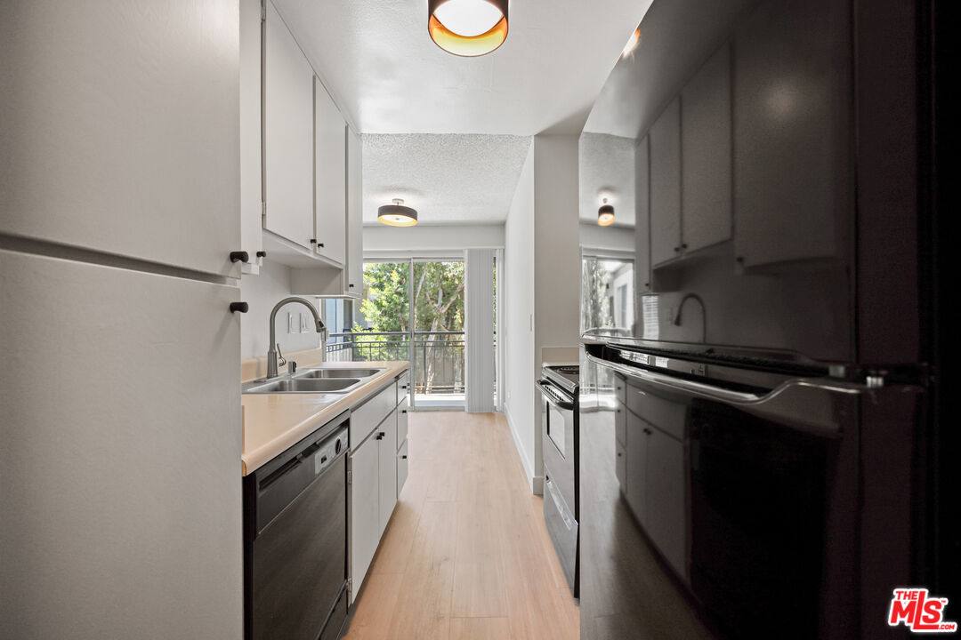 Apartment for rent at 1352 S Carmelina Ave #311, Los Angeles, CA 90025