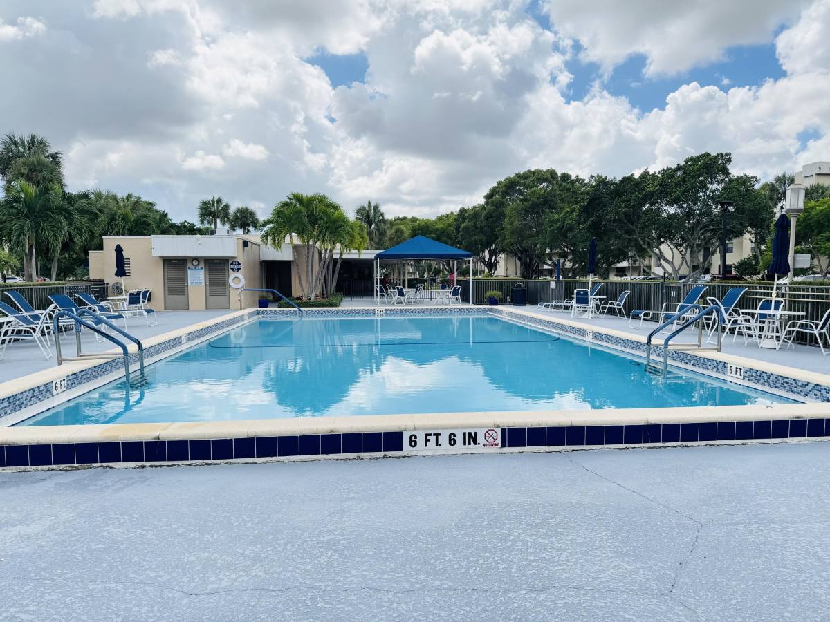 Apartment for rent at 2430 Dc Country Club Blvd #4072, Deerfield Beach, FL 33442