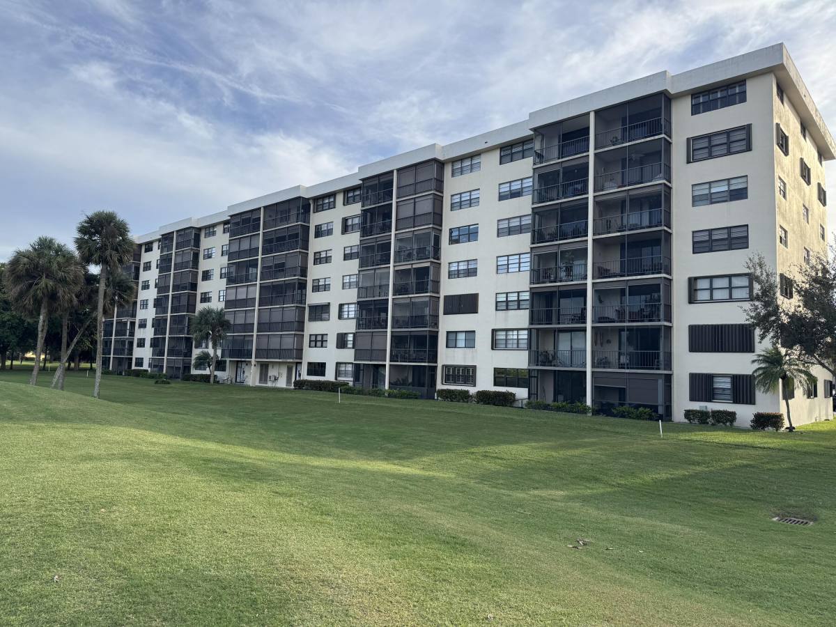Apartment for rent at 2430 Dc Country Club Blvd #4072, Deerfield Beach, FL 33442