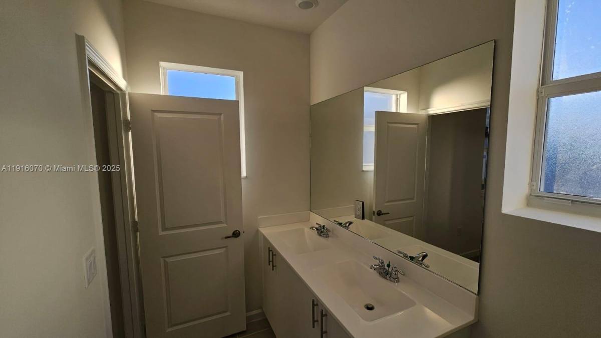 Townhouse for rent at 2618 SE 27th Court, Homestead, FL 33035