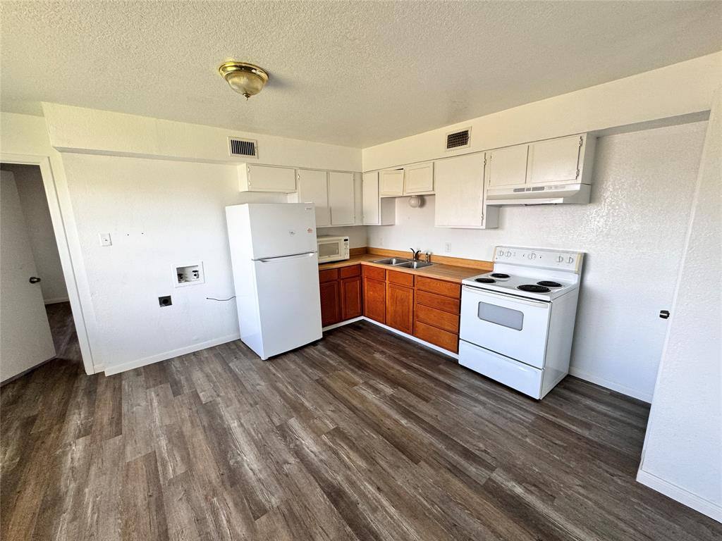Apartment for rent at 1808 Spring Lake W, Brownwood, TX 76801