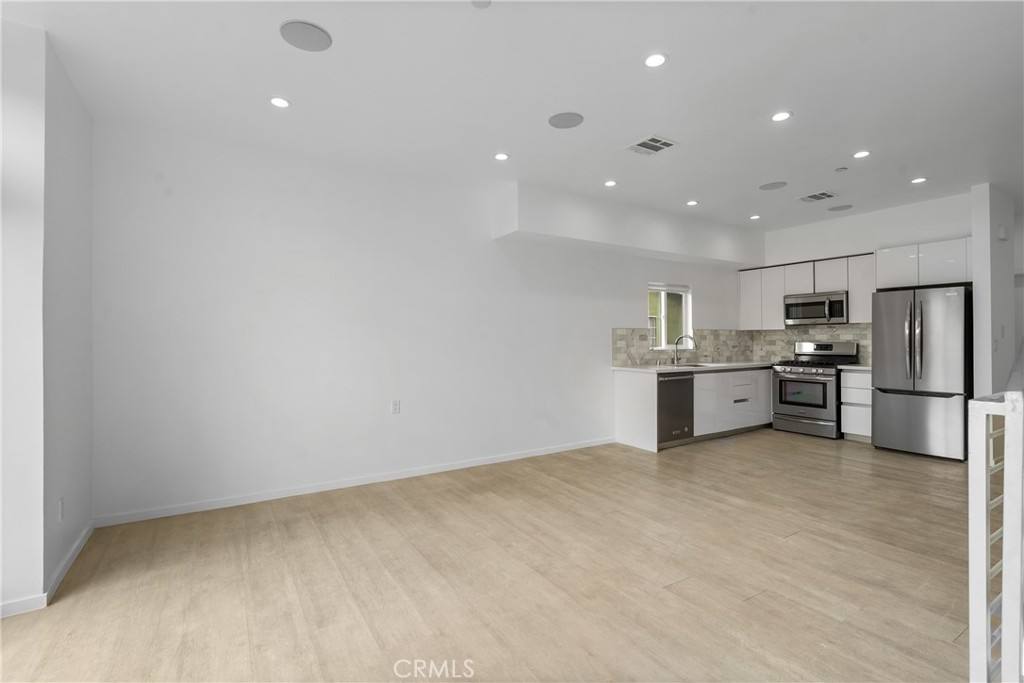 Apartment for rent at 6009 1 2 Barton Ave, Los Angeles, CA 90038