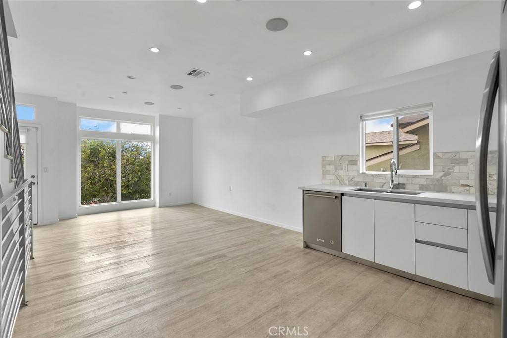 Apartment for rent at 6009 1 2 Barton Ave, Los Angeles, CA 90038