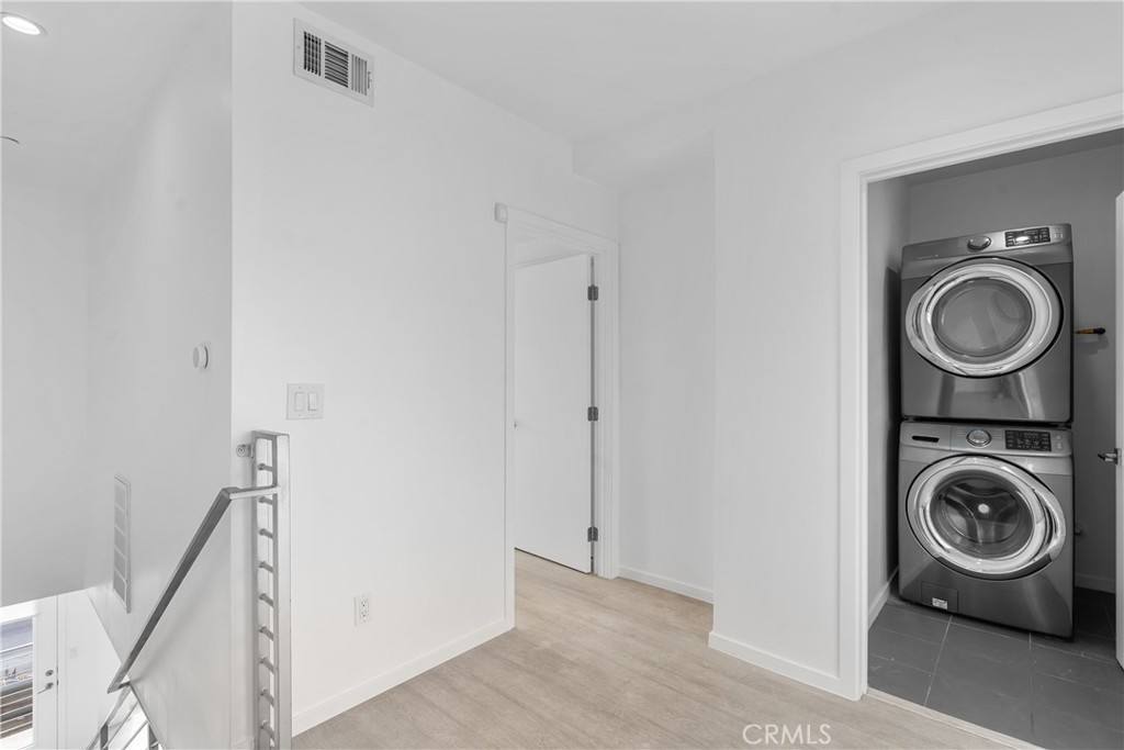 Apartment for rent at 6009 1 2 Barton Ave, Los Angeles, CA 90038