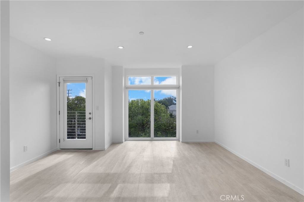 Apartment for rent at 6009 1 2 Barton Ave, Los Angeles, CA 90038