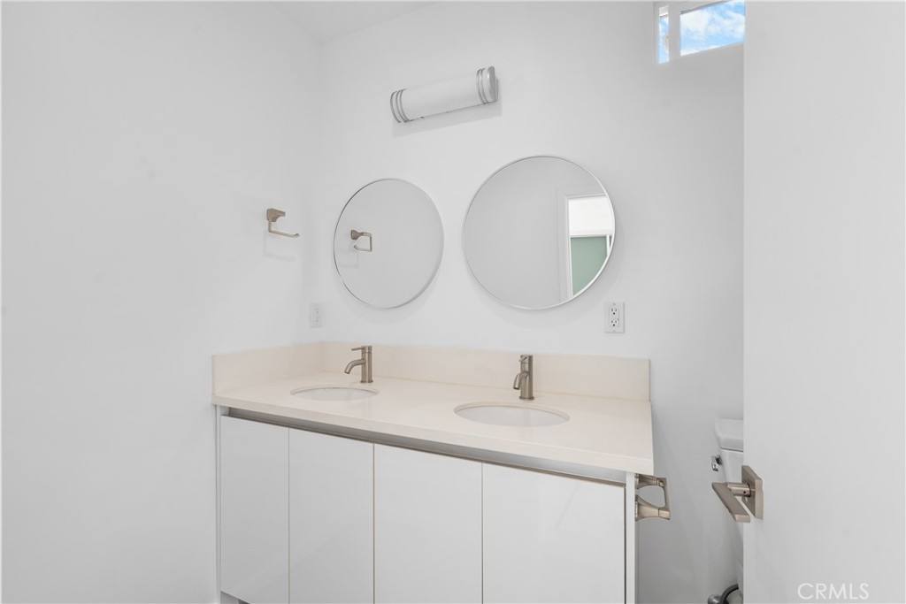 Apartment for rent at 6009 1 2 Barton Ave, Los Angeles, CA 90038