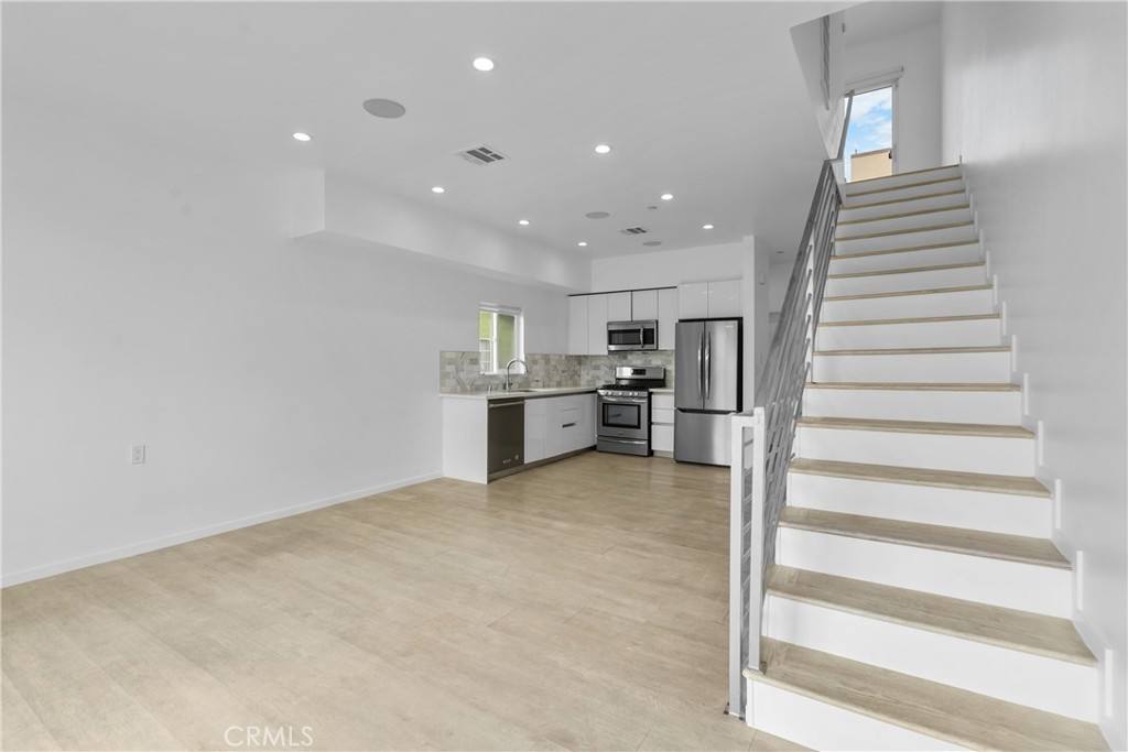 Apartment for rent at 6009 1 2 Barton Ave, Los Angeles, CA 90038