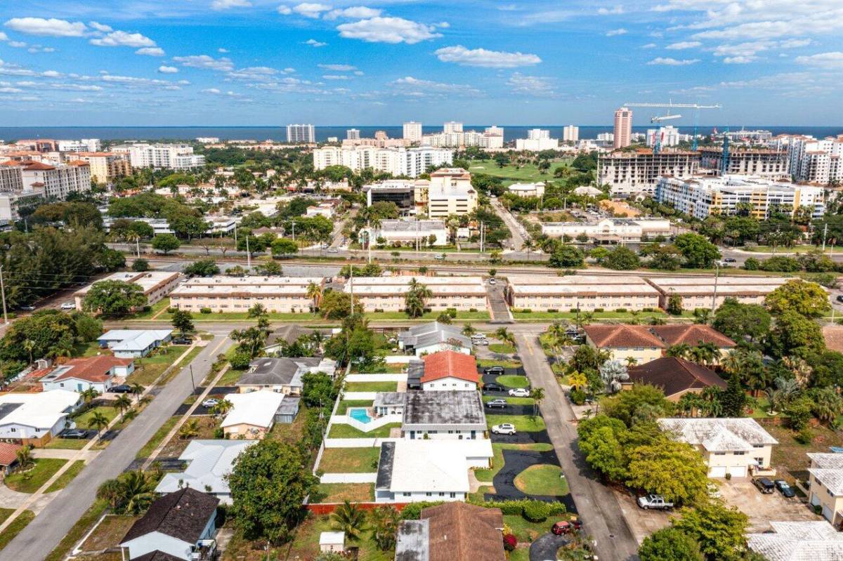Apartment for rent at 245 SW 6th St #245, Boca Raton, FL 33432
