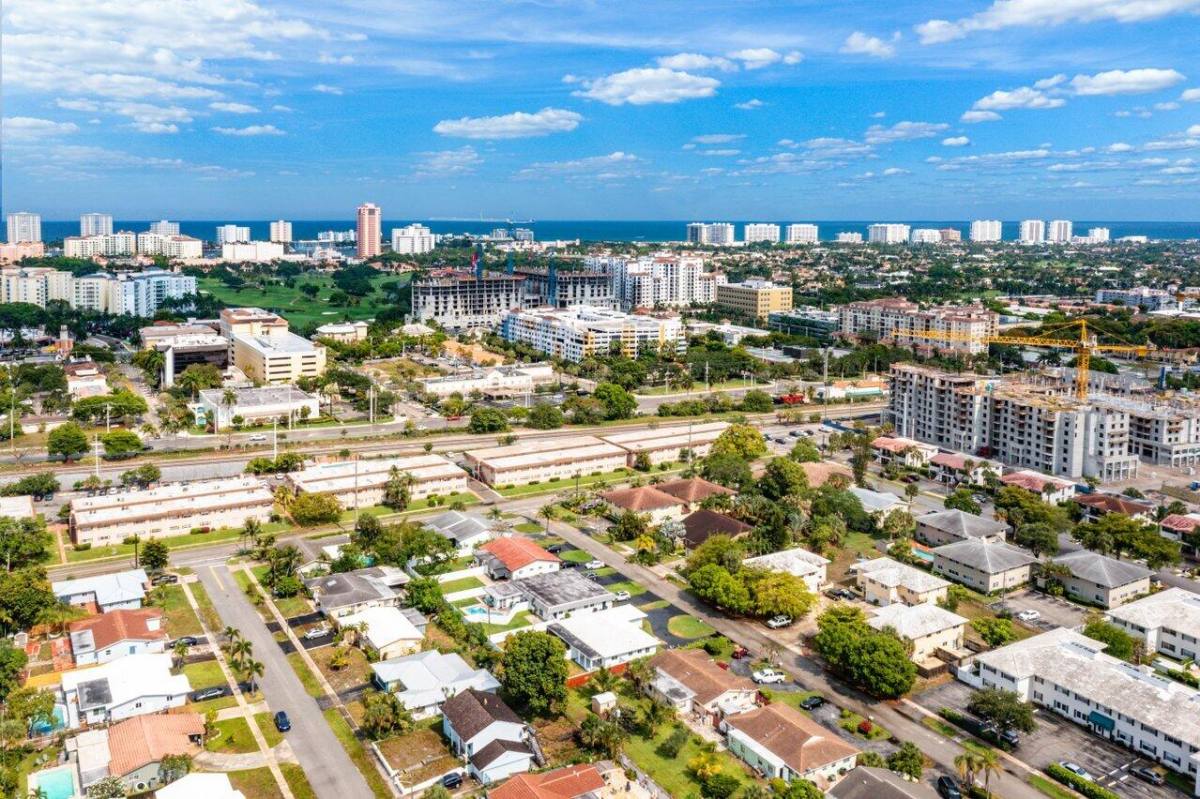 Apartment for rent at 245 SW 6th St #245, Boca Raton, FL 33432