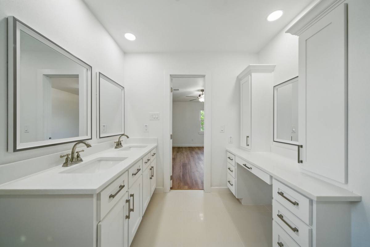 Apartment for rent at 9711 Derrik Dr, Houston, TX 77080