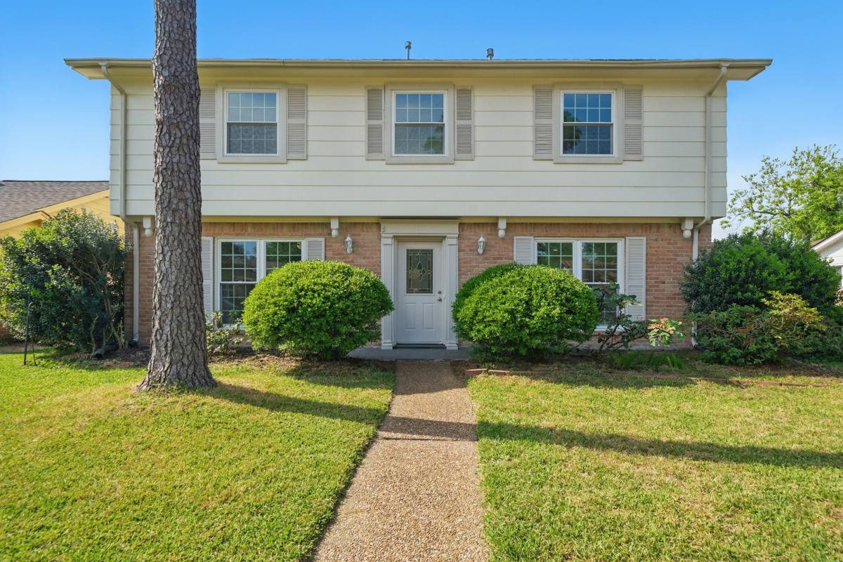 Apartment for rent at 9711 Derrik Dr, Houston, TX 77080