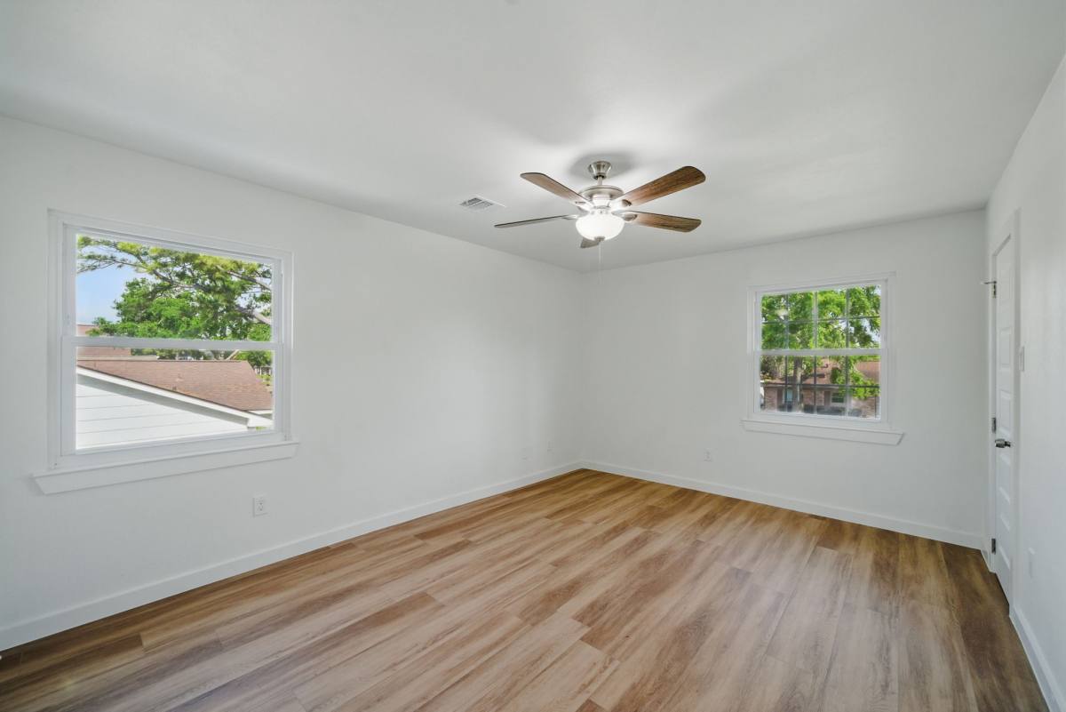 Apartment for rent at 9711 Derrik Dr, Houston, TX 77080