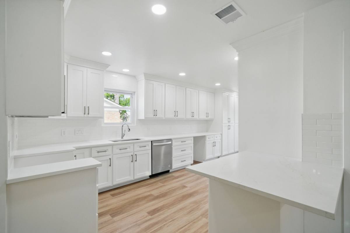 Apartment for rent at 9711 Derrik Dr, Houston, TX 77080