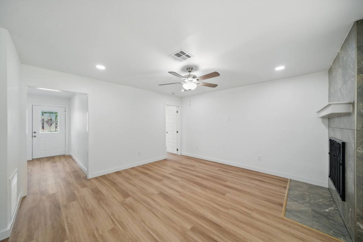 Apartment for rent at 9711 Derrik Dr, Houston, TX 77080