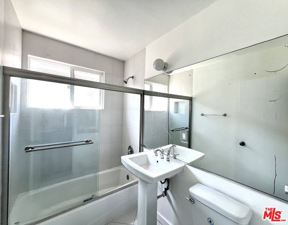 Apartment for rent at 4025 Palmyra Rd #1, Los Angeles, CA 90008