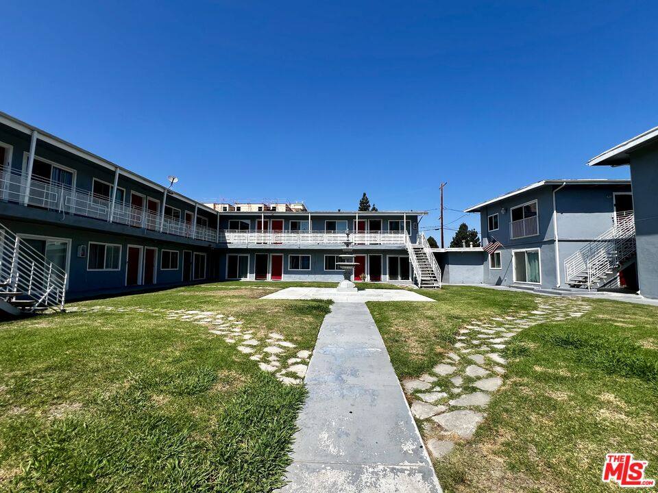 Apartment for rent at 4025 Palmyra Rd #1, Los Angeles, CA 90008
