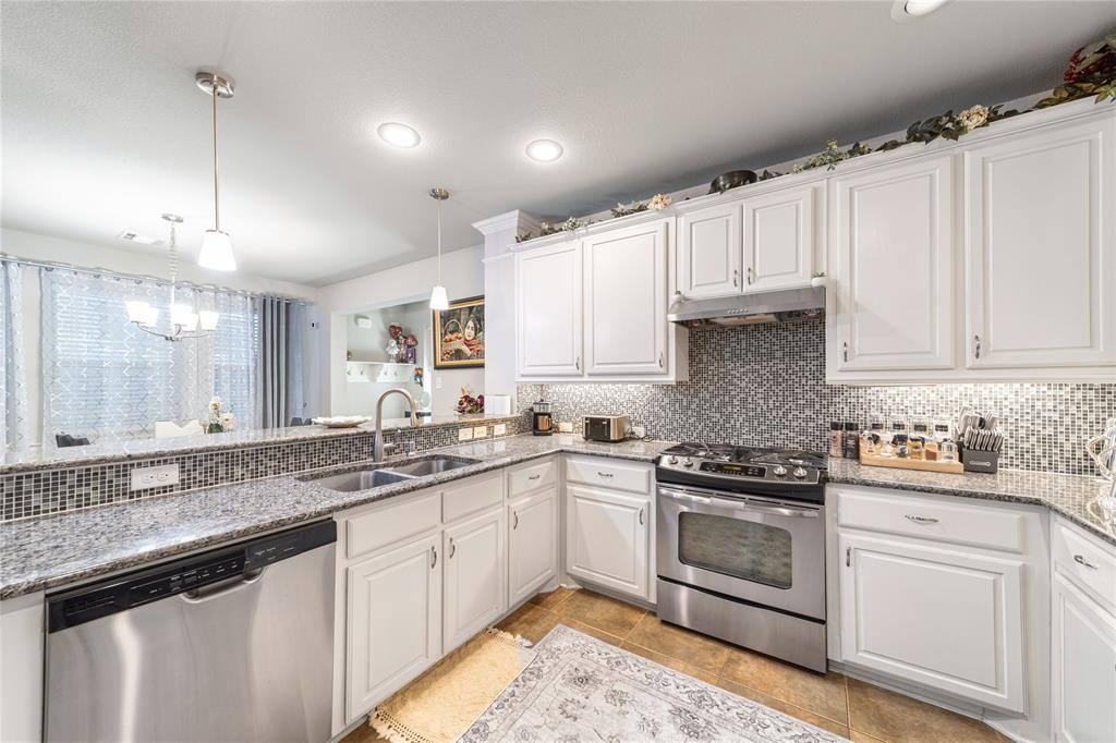 Apartment for rent at 3916 Jasmine Fox Lane, Arlington, TX 76005