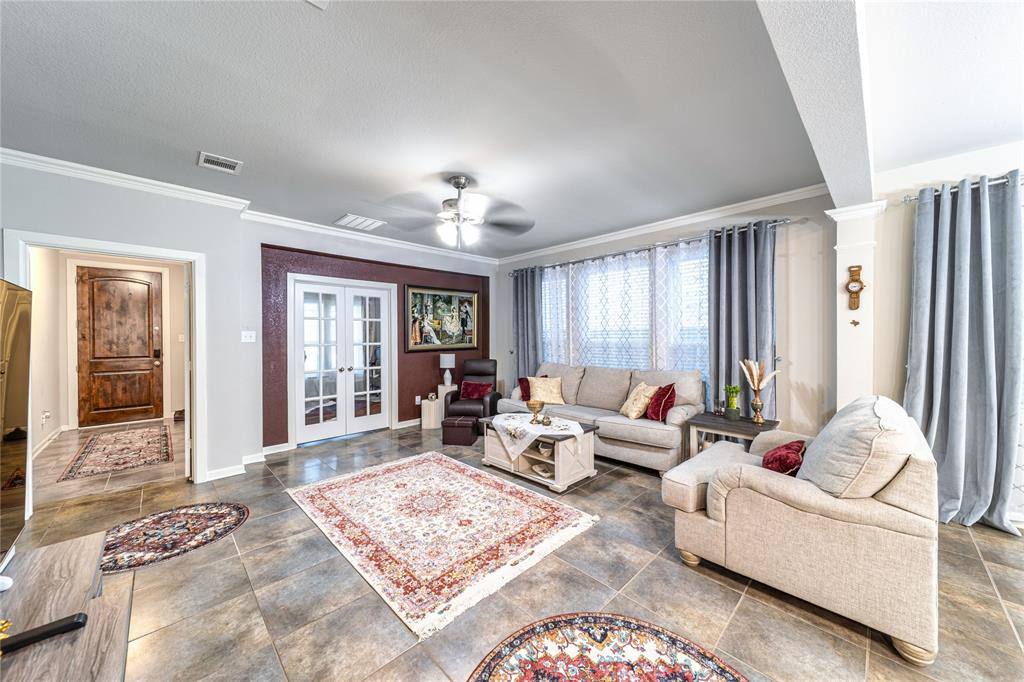 Apartment for rent at 3916 Jasmine Fox Lane, Arlington, TX 76005