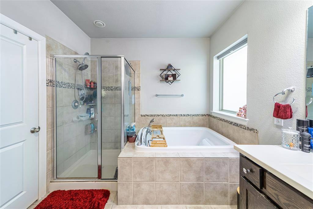 Apartment for rent at 3916 Jasmine Fox Lane, Arlington, TX 76005