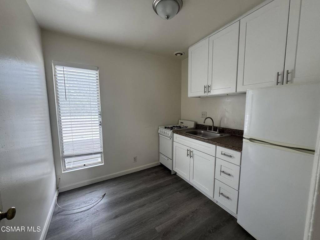 Apartment for rent at 13507 Victory Blvd #11, Van Nuys, CA 91401