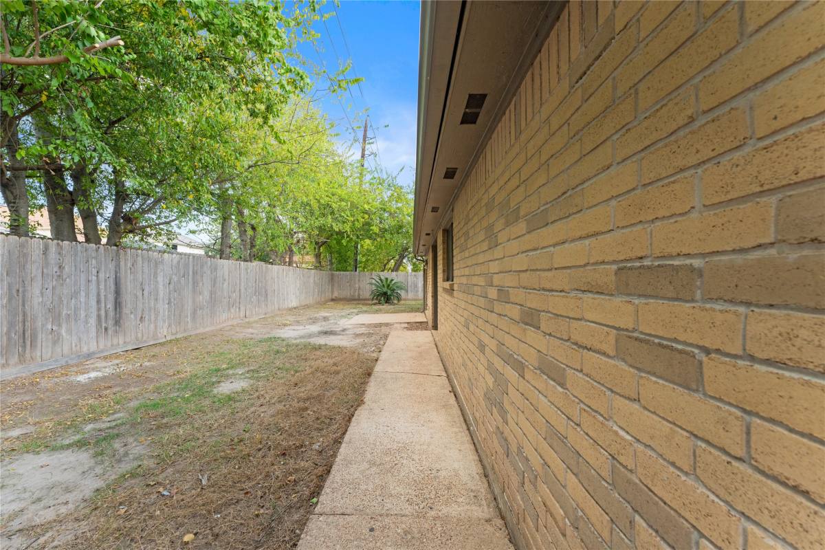 Apartment for rent at 10746 Staghill Dr, Houston, TX 77064