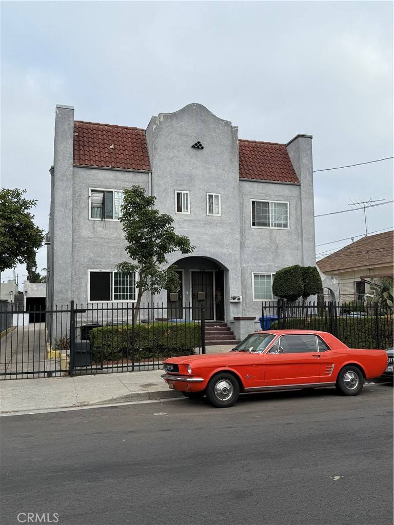 Apartment for rent at 1231 S Mariposa Ave, Los Angeles, CA 90006