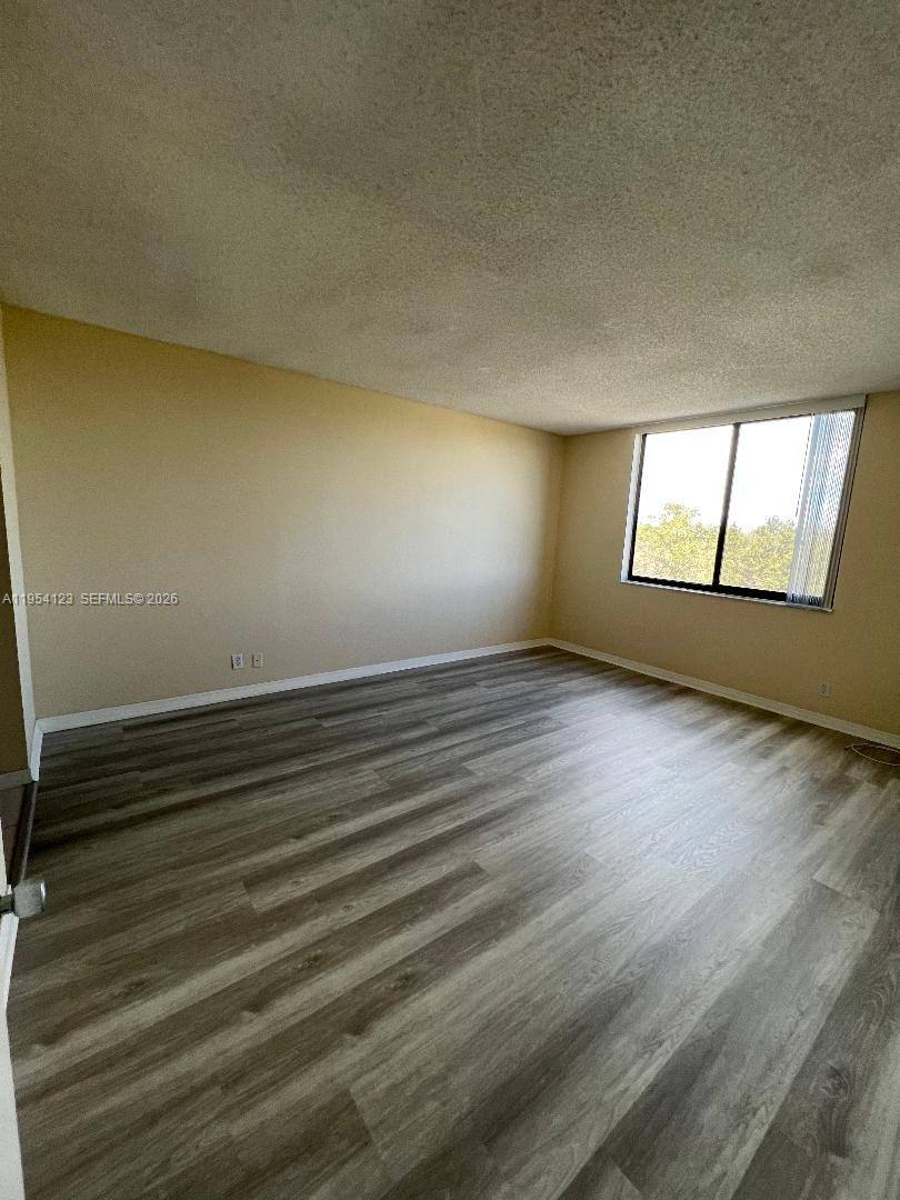 Apartment for rent at 901 Hillcrest Dr #409, Hollywood, FL 33021