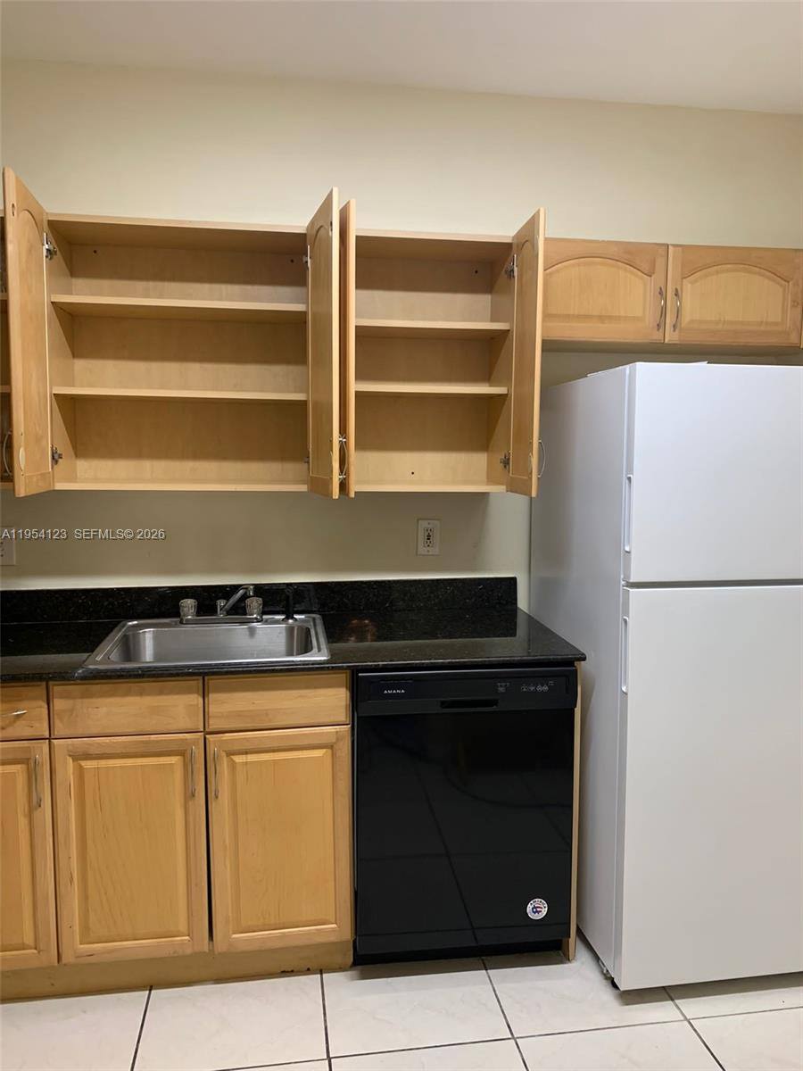 Apartment for rent at 901 Hillcrest Dr #409, Hollywood, FL 33021