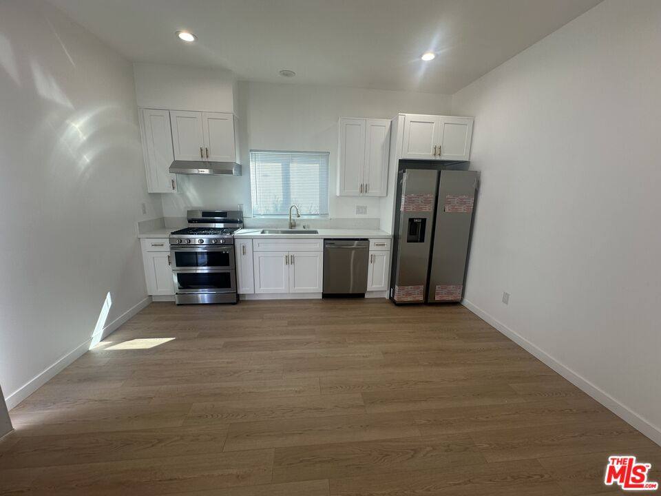 Apartment for rent at 1174 S Windsor Blvd, Los Angeles, CA 90019