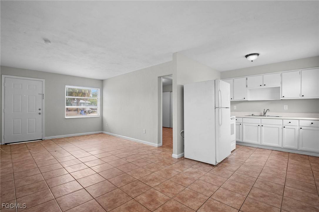 Apartment for rent at 1604 Oak Dr, Fort Myers, FL 33907