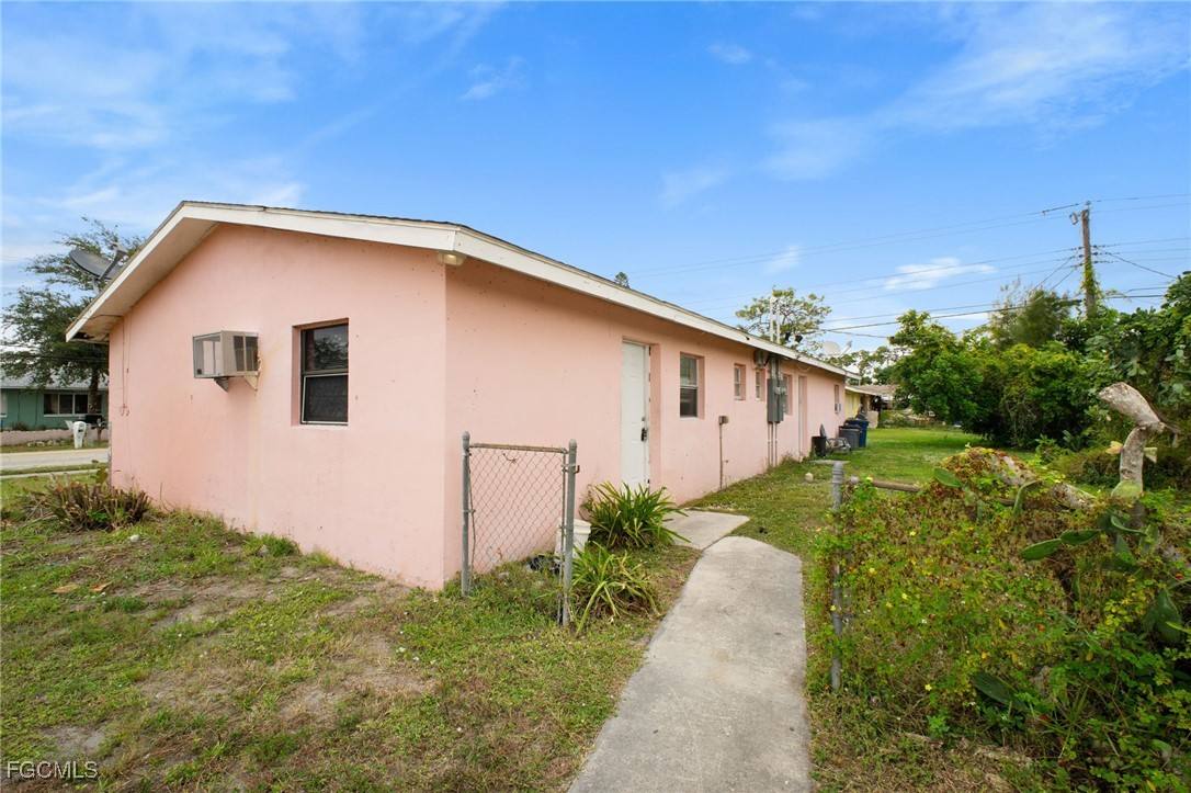 Apartment for rent at 1604 Oak Dr, Fort Myers, FL 33907