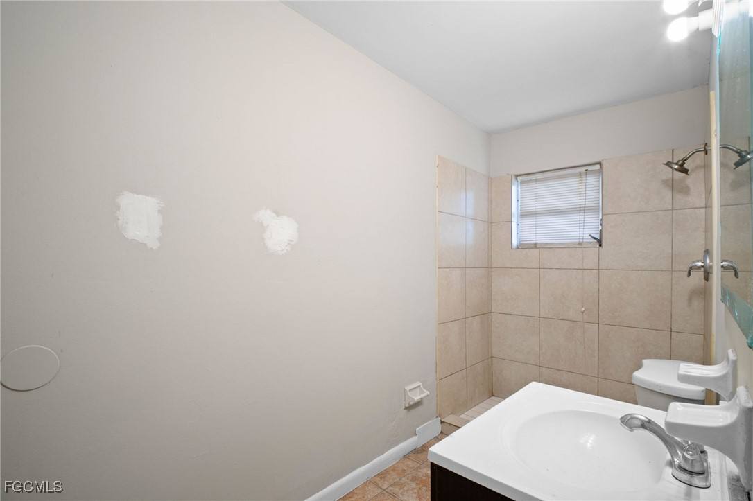 Apartment for rent at 1604 Oak Dr, Fort Myers, FL 33907
