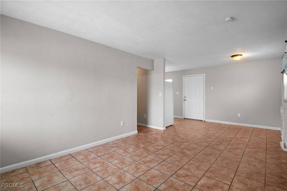 Apartment for rent at 1604 Oak Dr, Fort Myers, FL 33907