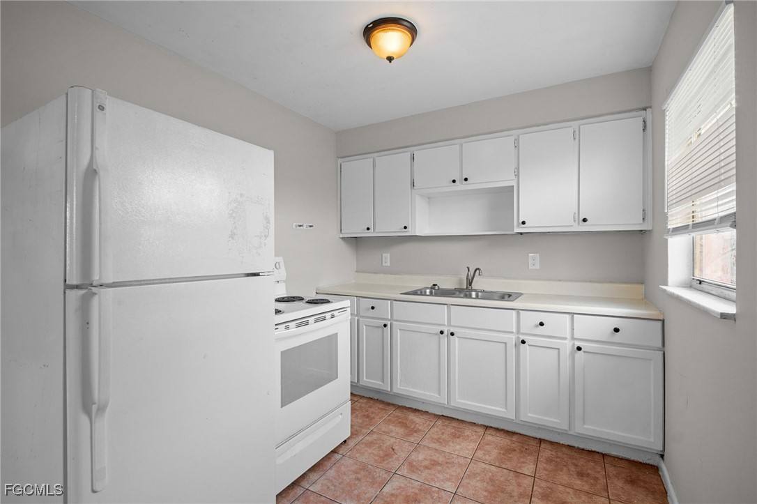 Apartment for rent at 1604 Oak Dr, Fort Myers, FL 33907