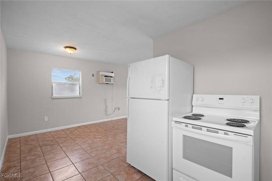 Apartment for rent at 1604 Oak Dr, Fort Myers, FL 33907