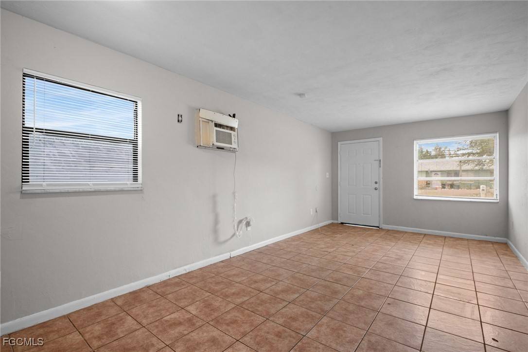 Apartment for rent at 1604 Oak Dr, Fort Myers, FL 33907