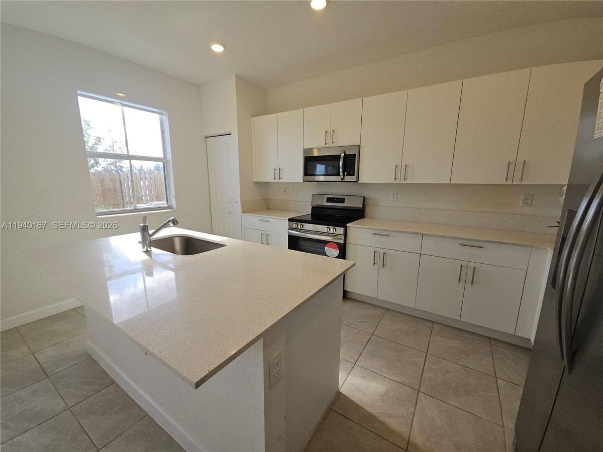 Townhouse for rent at 2530 SE 29th St, Homestead, FL 33035