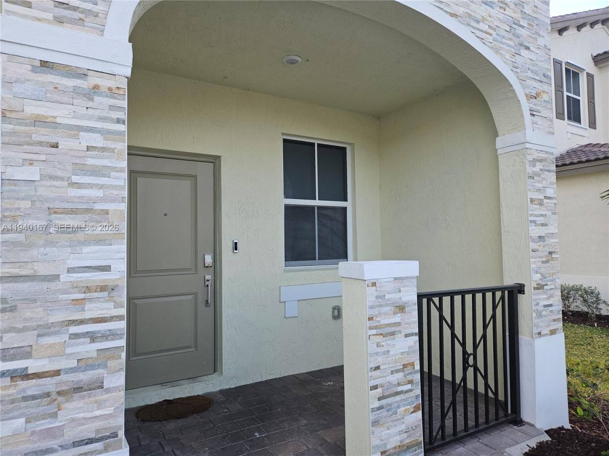 Townhouse for rent at 2530 SE 29th St, Homestead, FL 33035