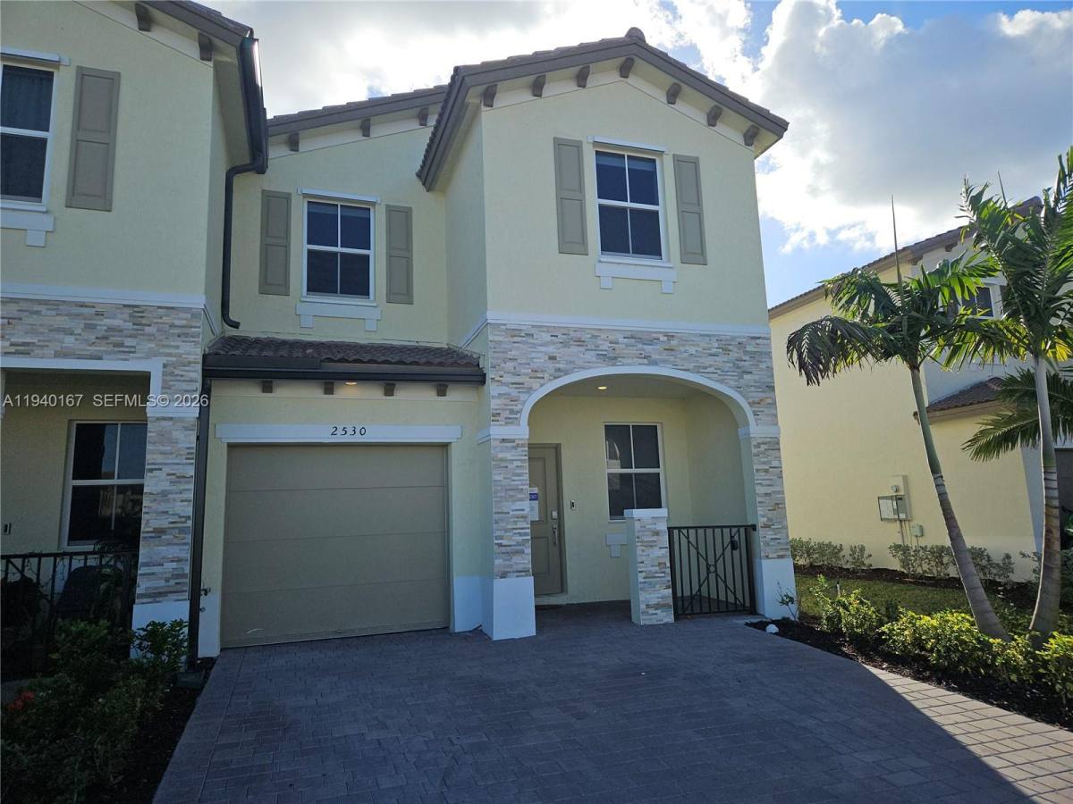 Townhouse for rent at 2530 SE 29th St, Homestead, FL 33035