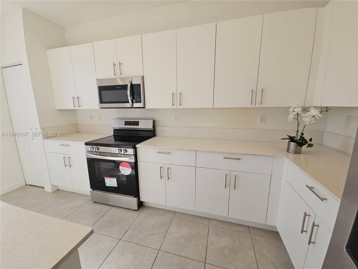 Townhouse for rent at 2530 SE 29th St, Homestead, FL 33035
