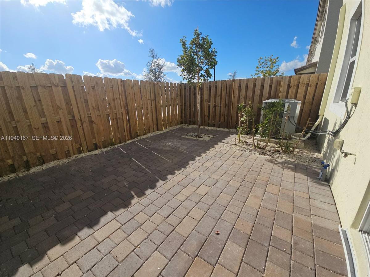 Townhouse for rent at 2530 SE 29th St, Homestead, FL 33035