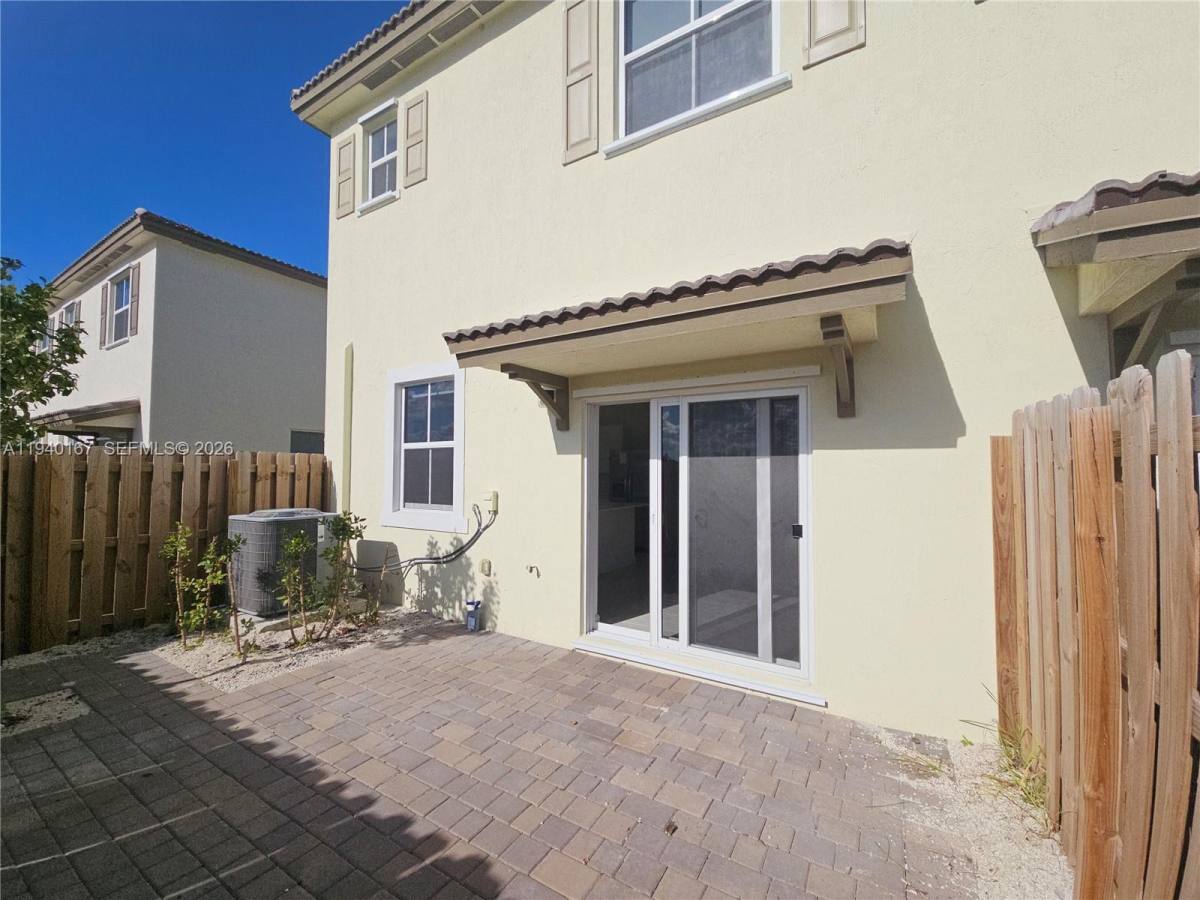Townhouse for rent at 2530 SE 29th St, Homestead, FL 33035