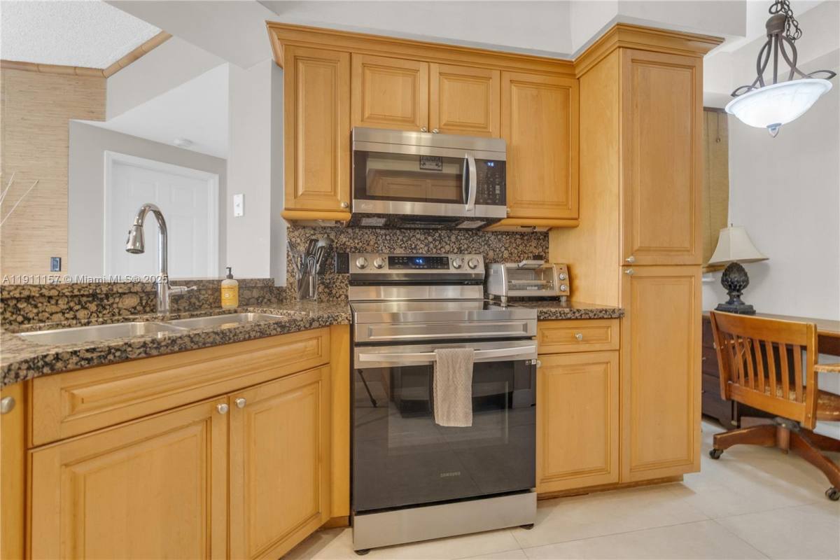 Apartment for rent at 3235 NE 184th St #11103, North Miami Beach, FL 33160