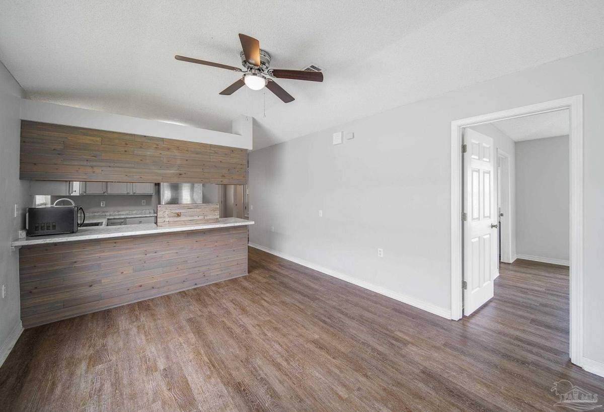 Apartment for rent at 4014 Glenway Dr, Pensacola, FL 32526
