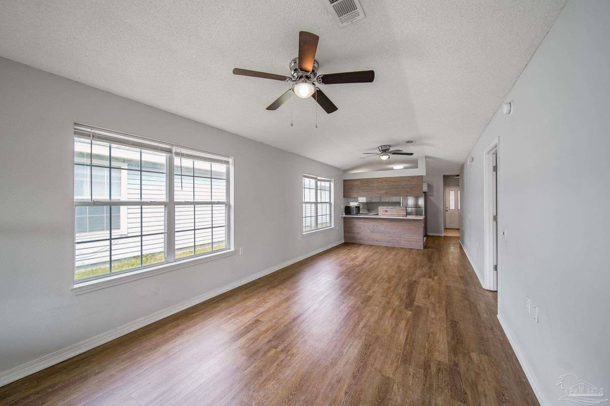 Apartment for rent at 4014 Glenway Dr, Pensacola, FL 32526