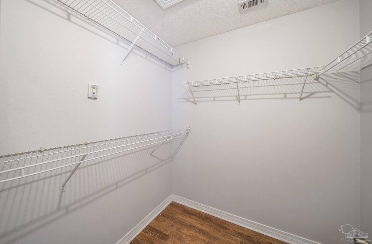 Apartment for rent at 4014 Glenway Dr, Pensacola, FL 32526